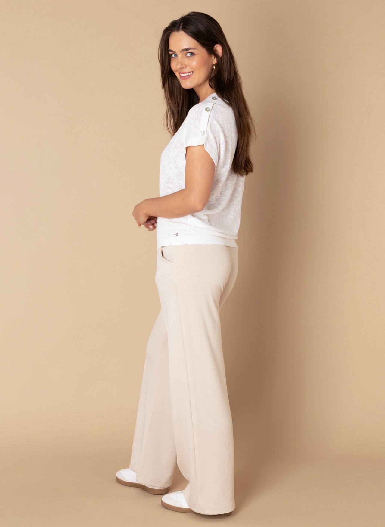 Nelanie | Off White