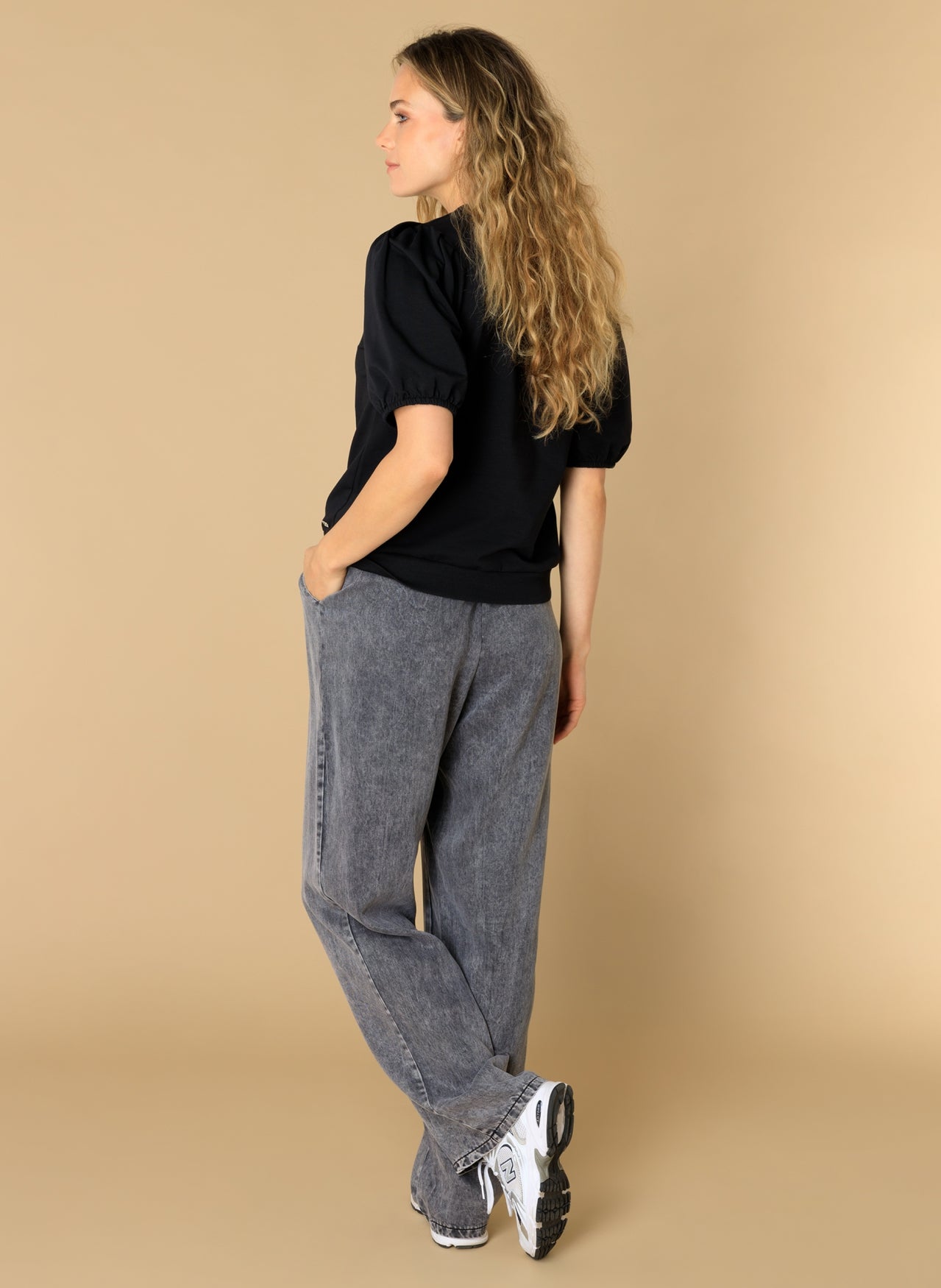 Erina | Black