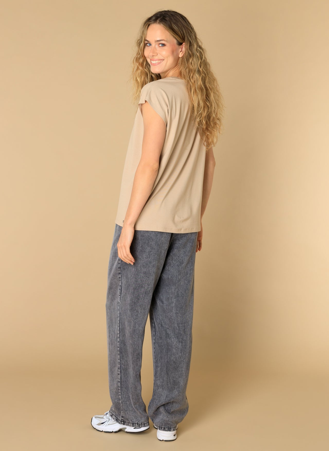 Elivia | Wood Ash