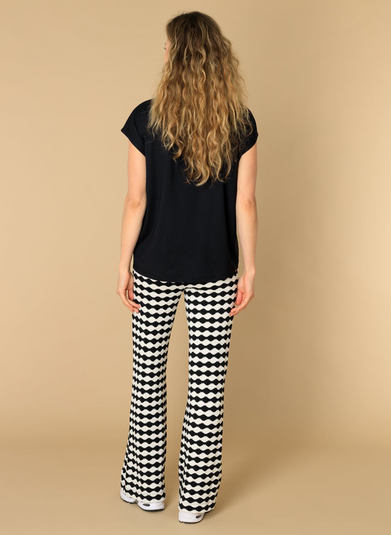Elivia | Black