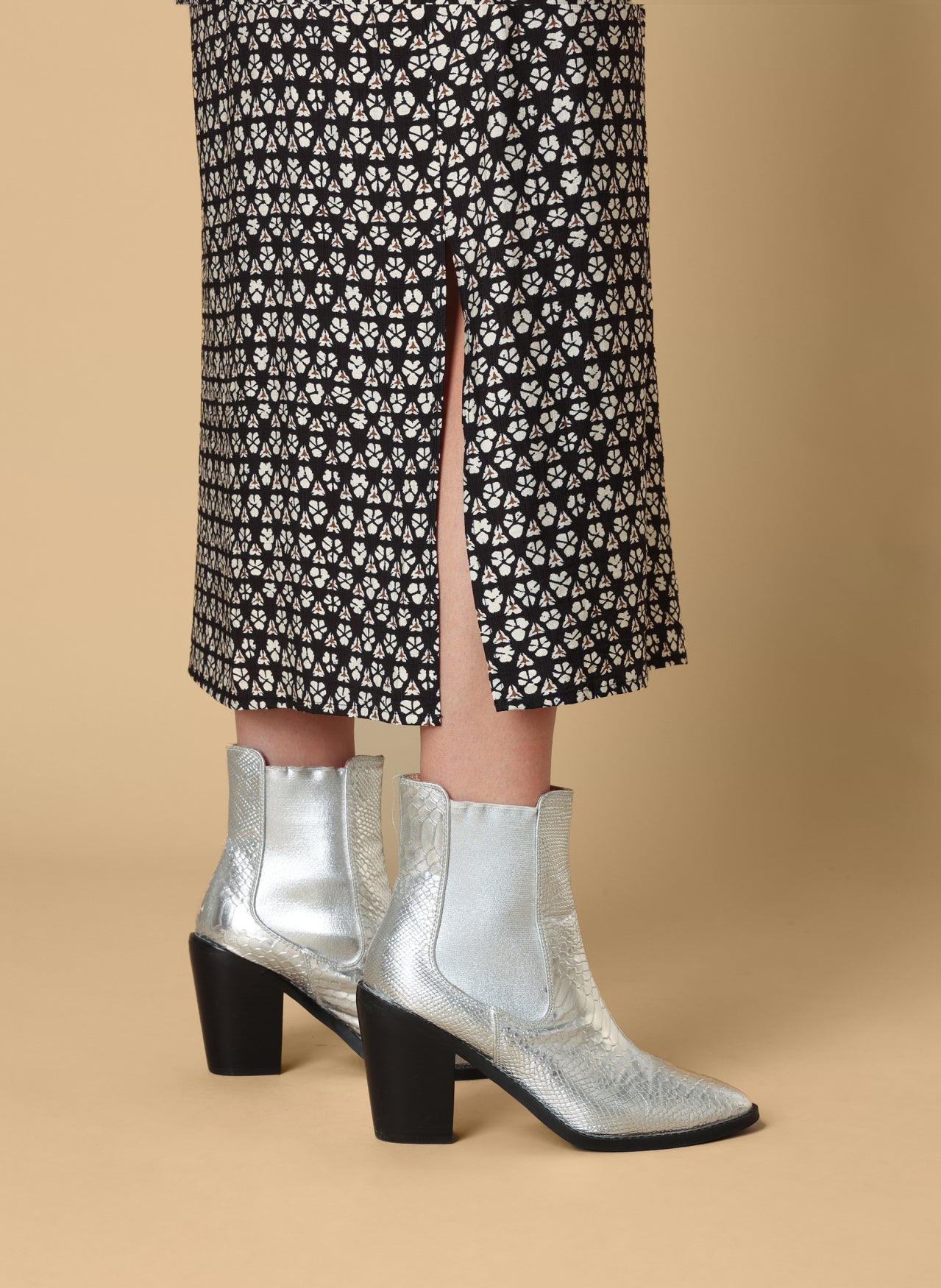 Susan | Black/Multi-Colour