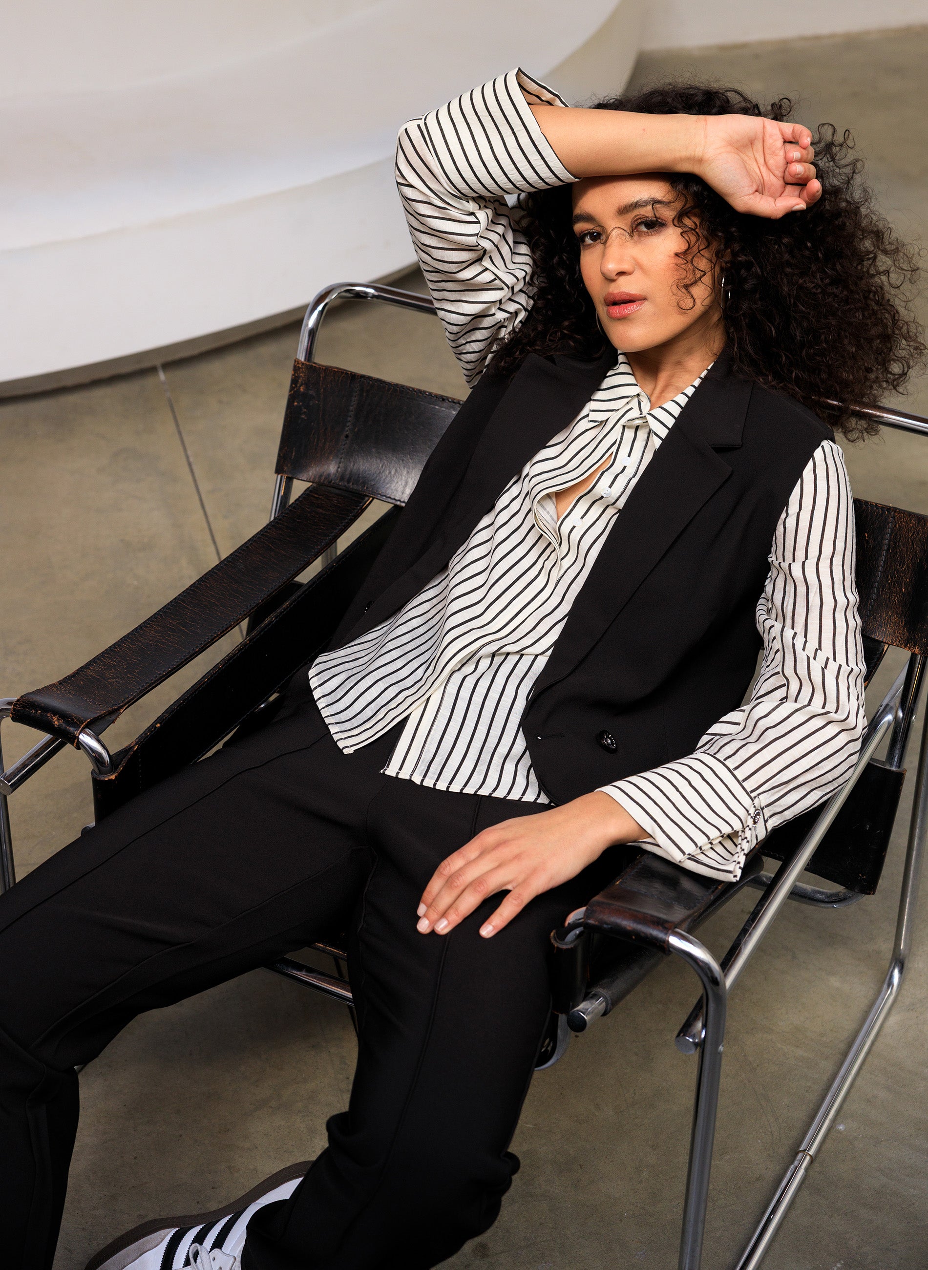 Syra | Off White/Black