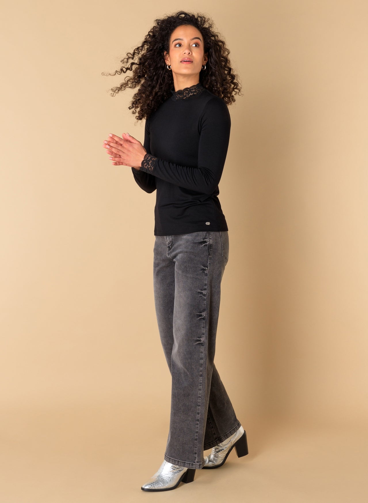Raniya | Black