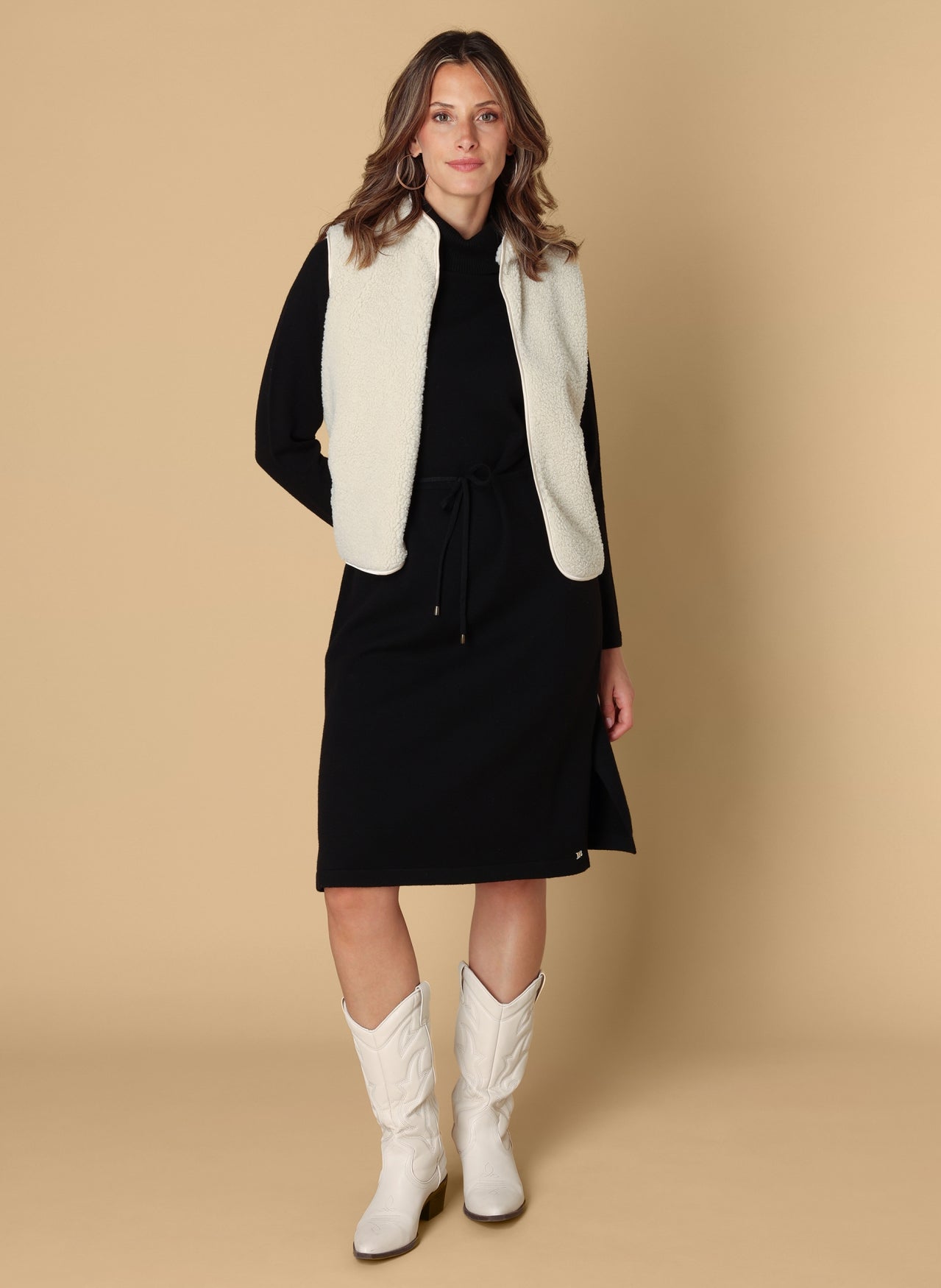 Shery | Off White