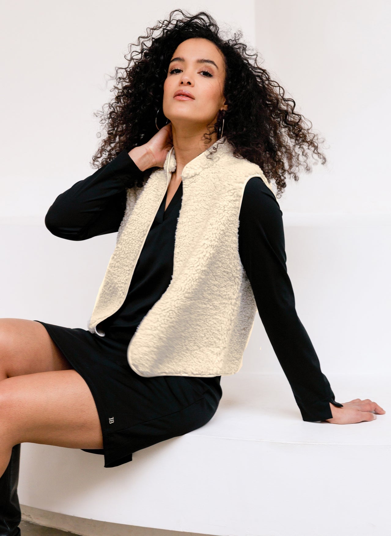 Shery | Off White