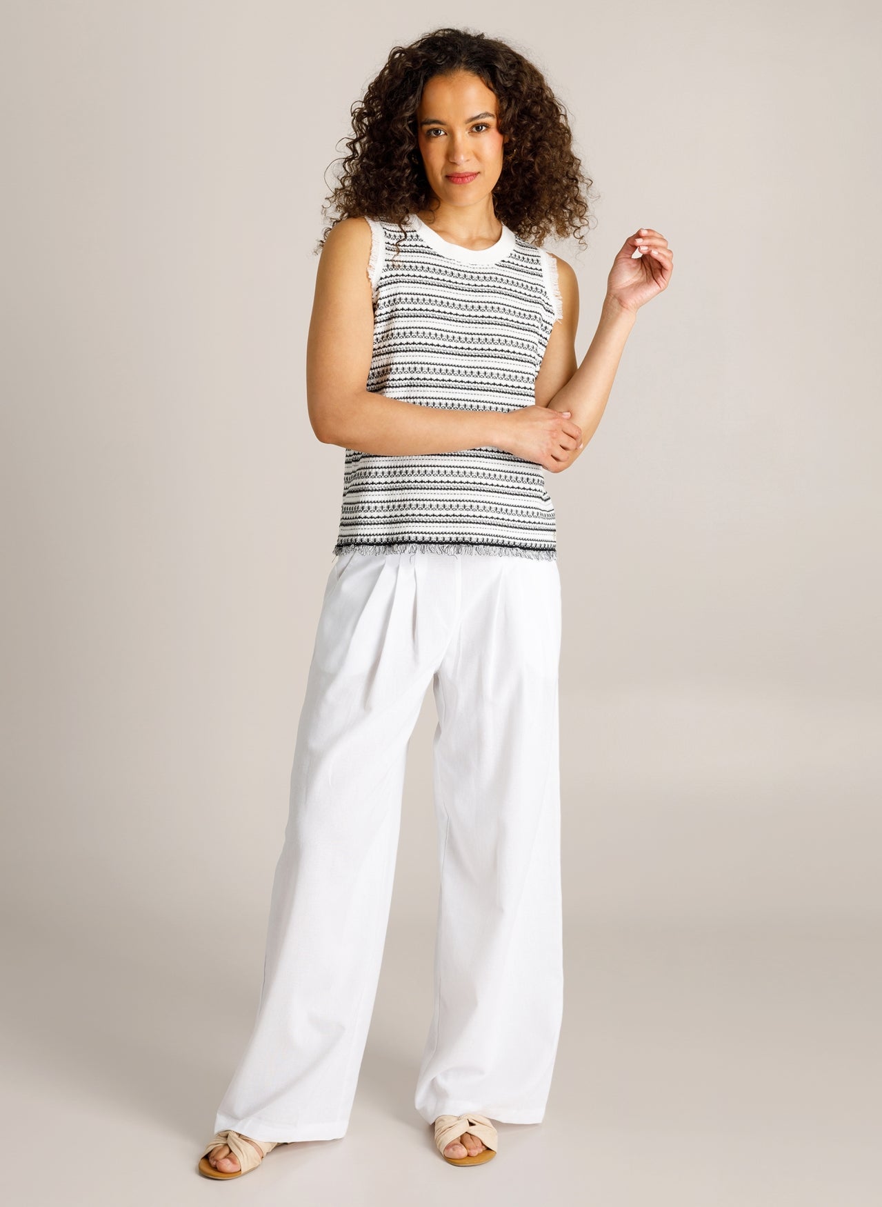 Caitlin | White/Black