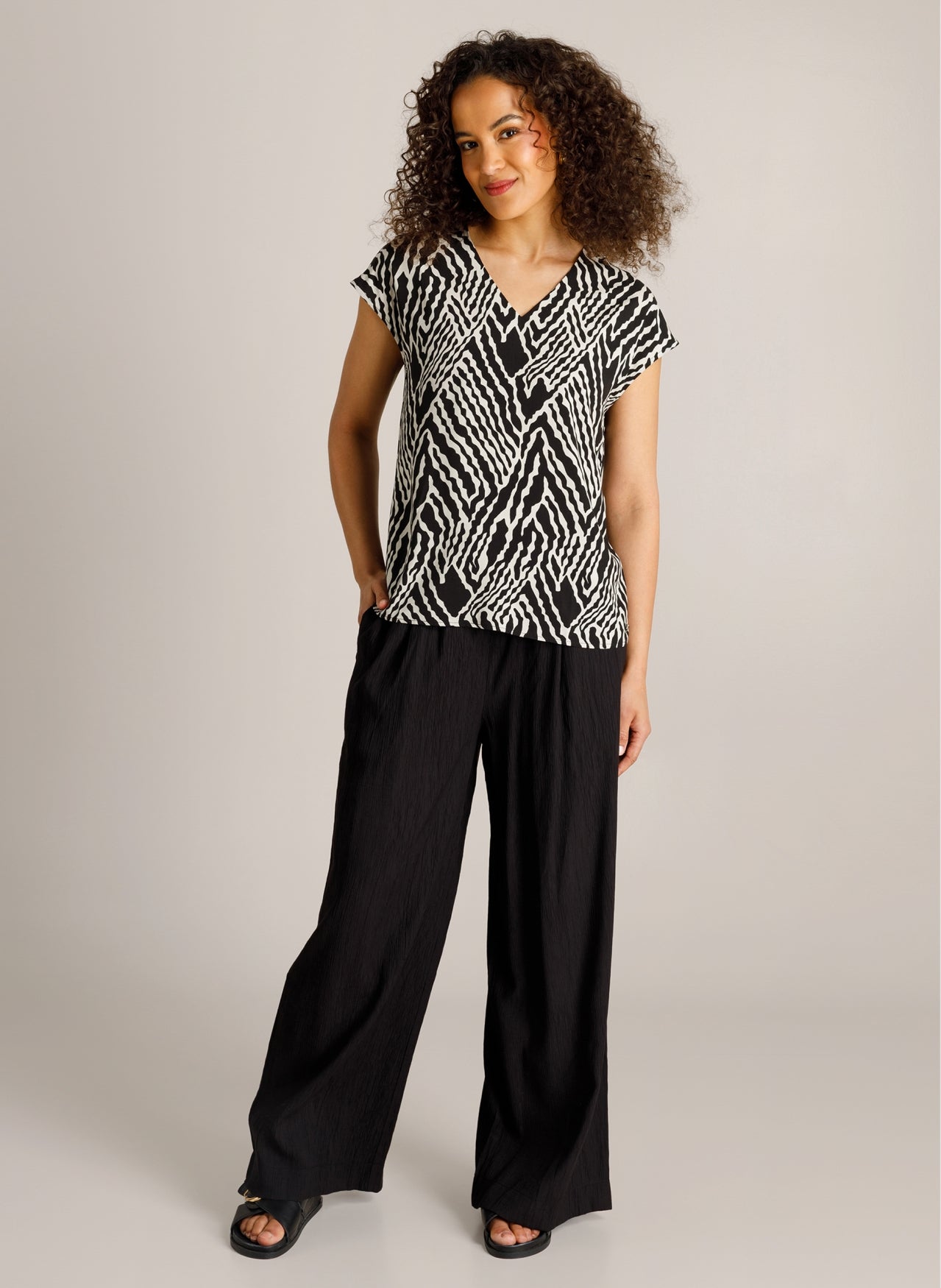 Christy | Black/White