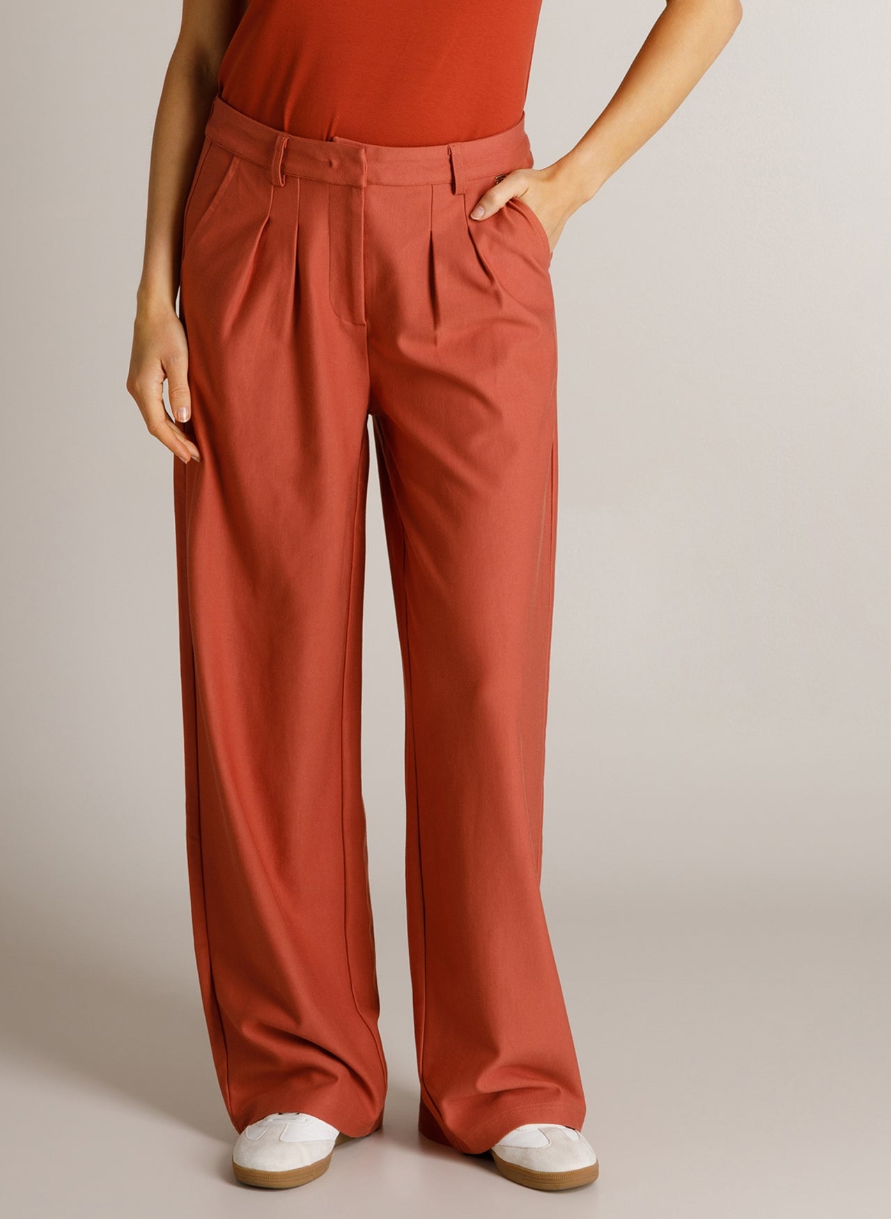Dania | Barn Red