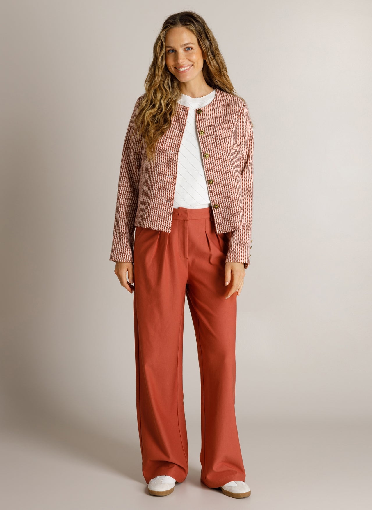 Dania | Barn Red