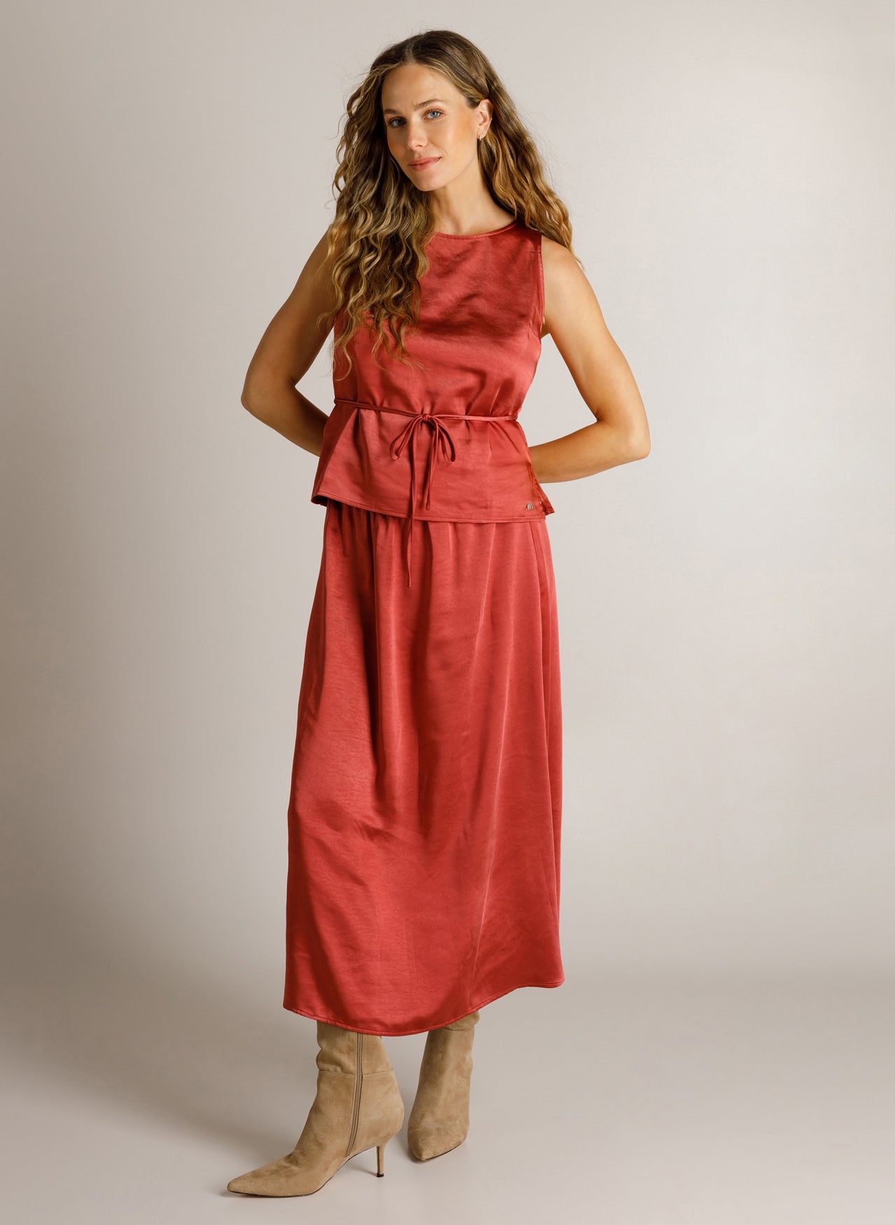Dilana | Barn Red