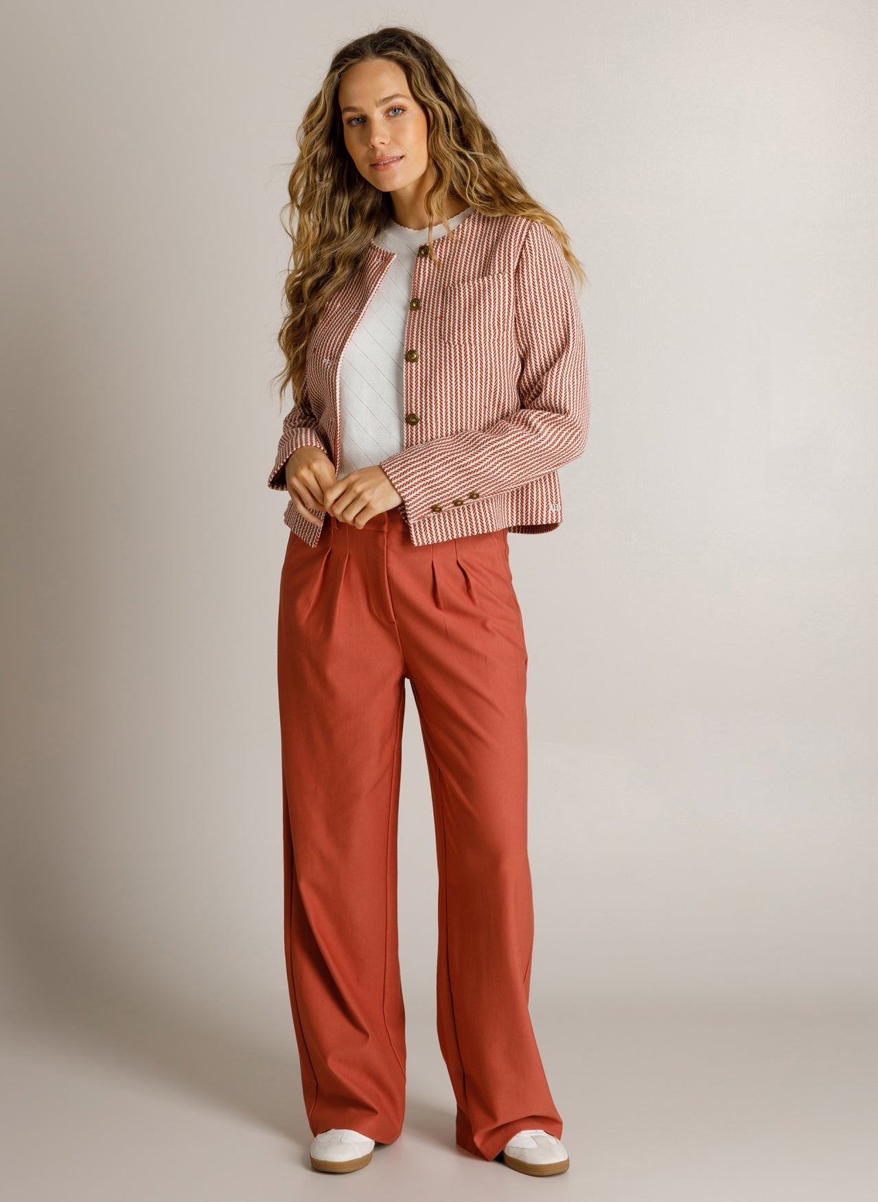 Debby | Barn Red/Multi color