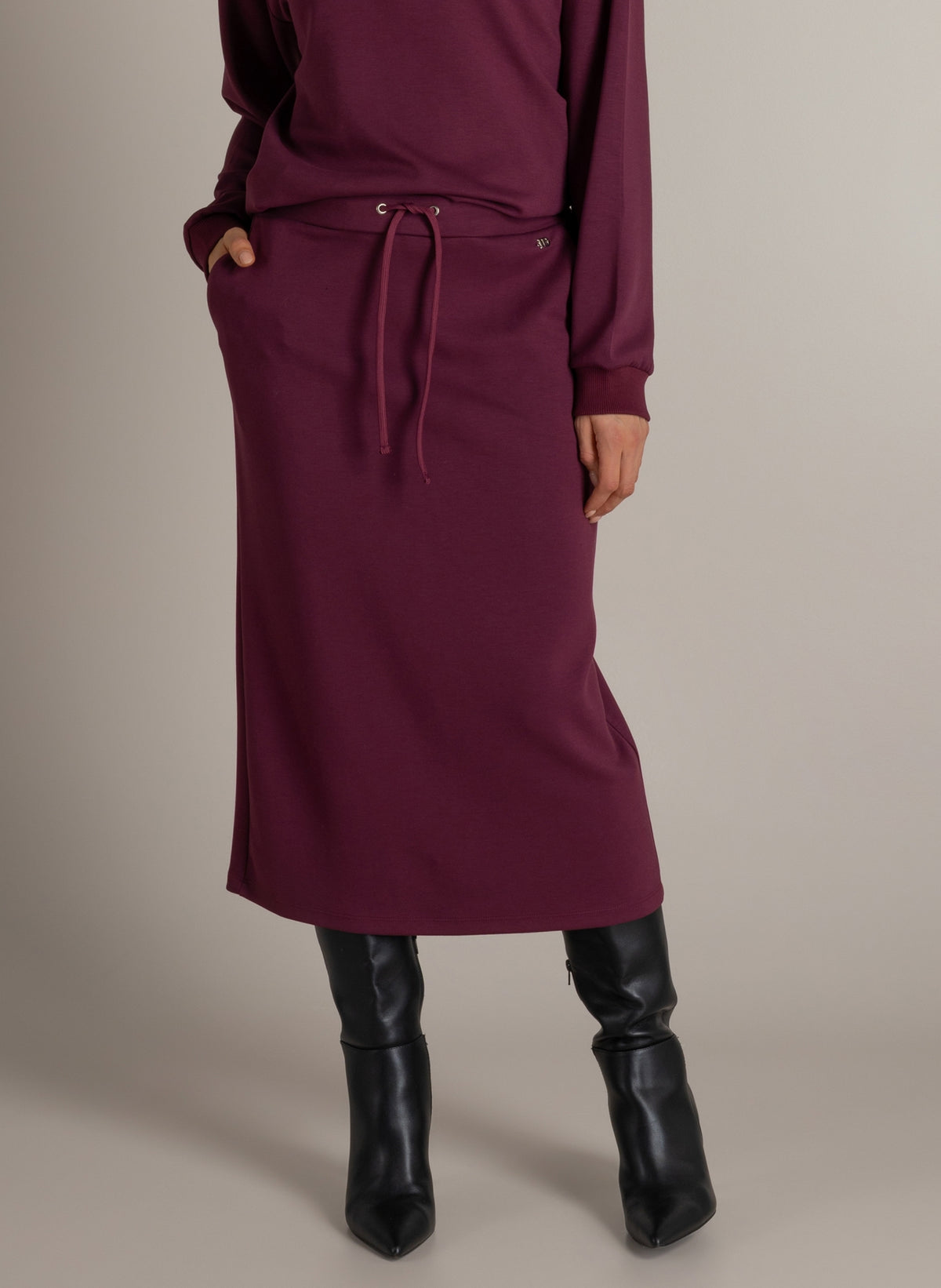 IBMarilief | Dark Wine Red