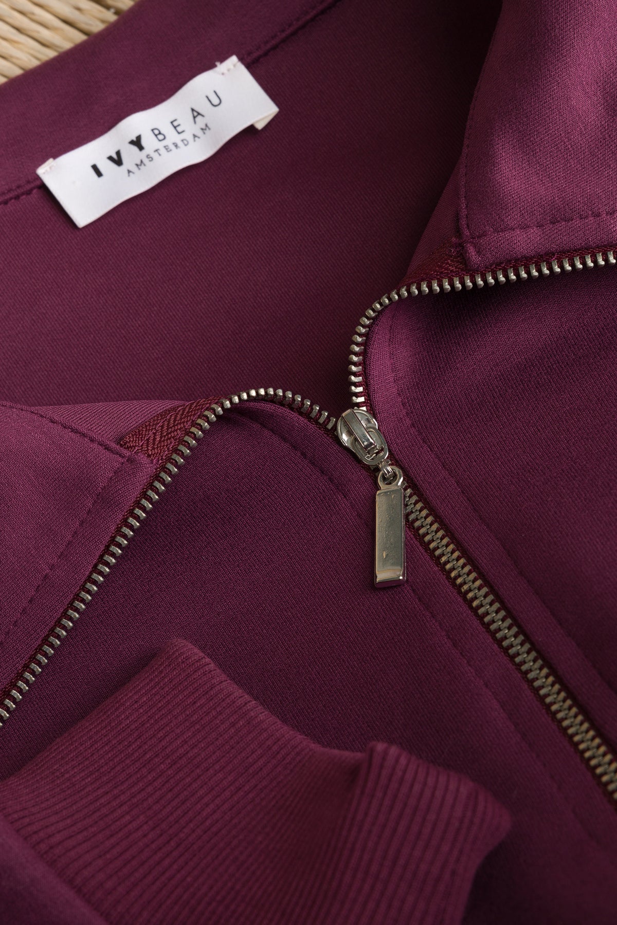 IBMijke | Dark Wine Red