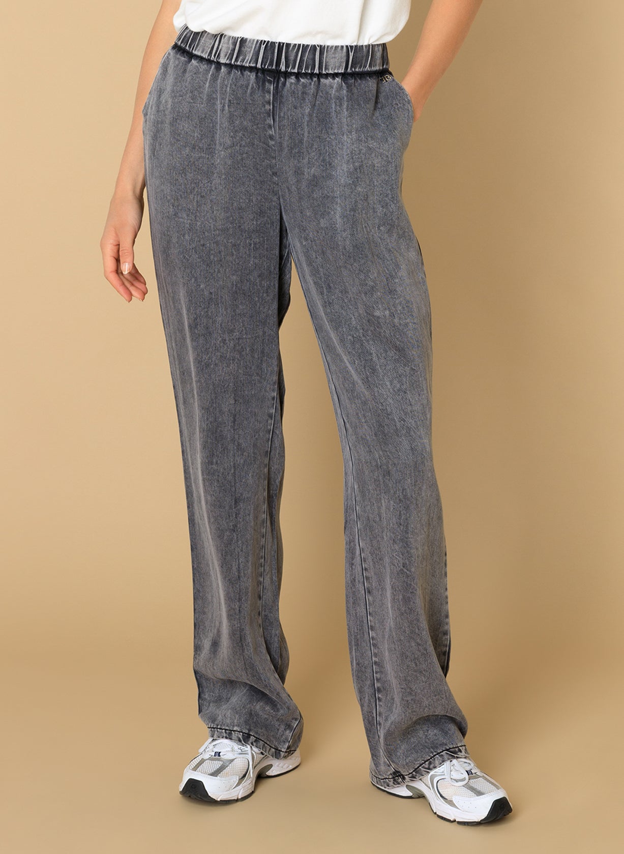 Elida | Black