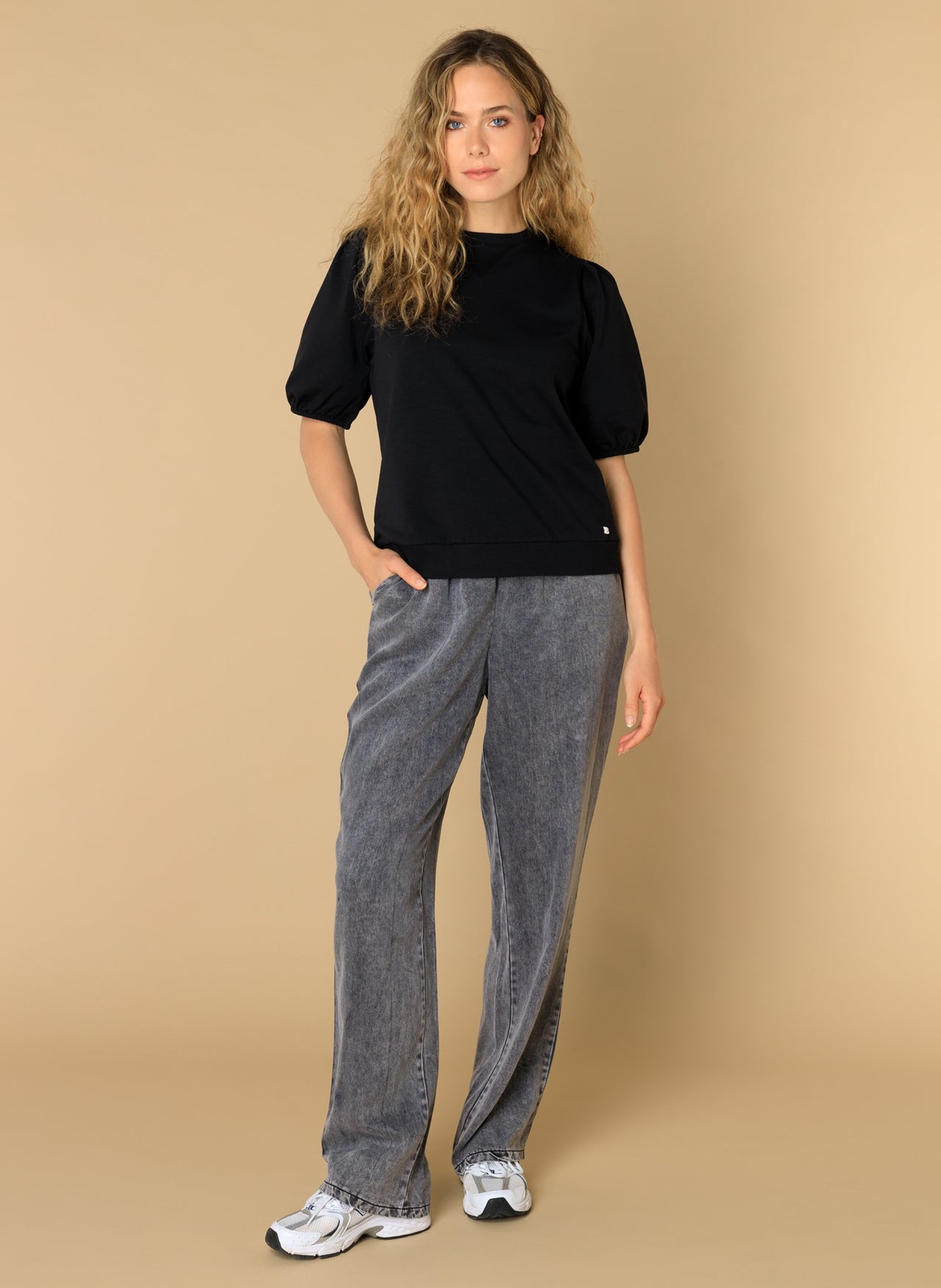 Erina | Black
