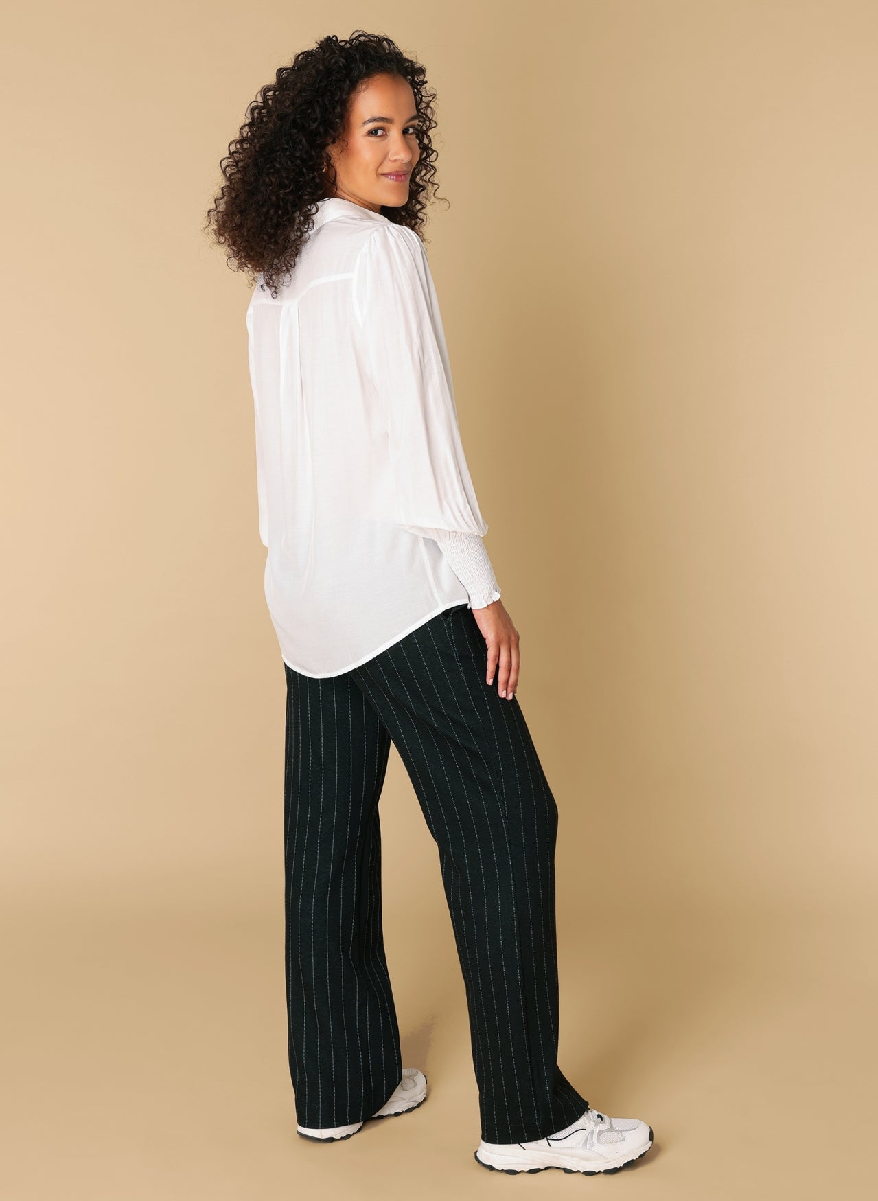 Rebell | White