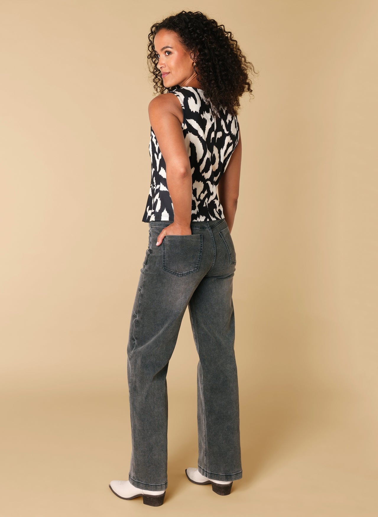 Regina | Black/Multi-Colour