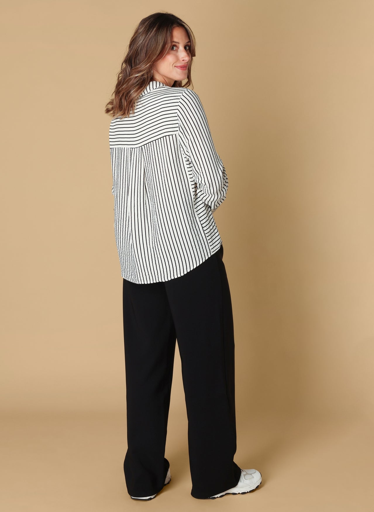 Syra | Off White/Black
