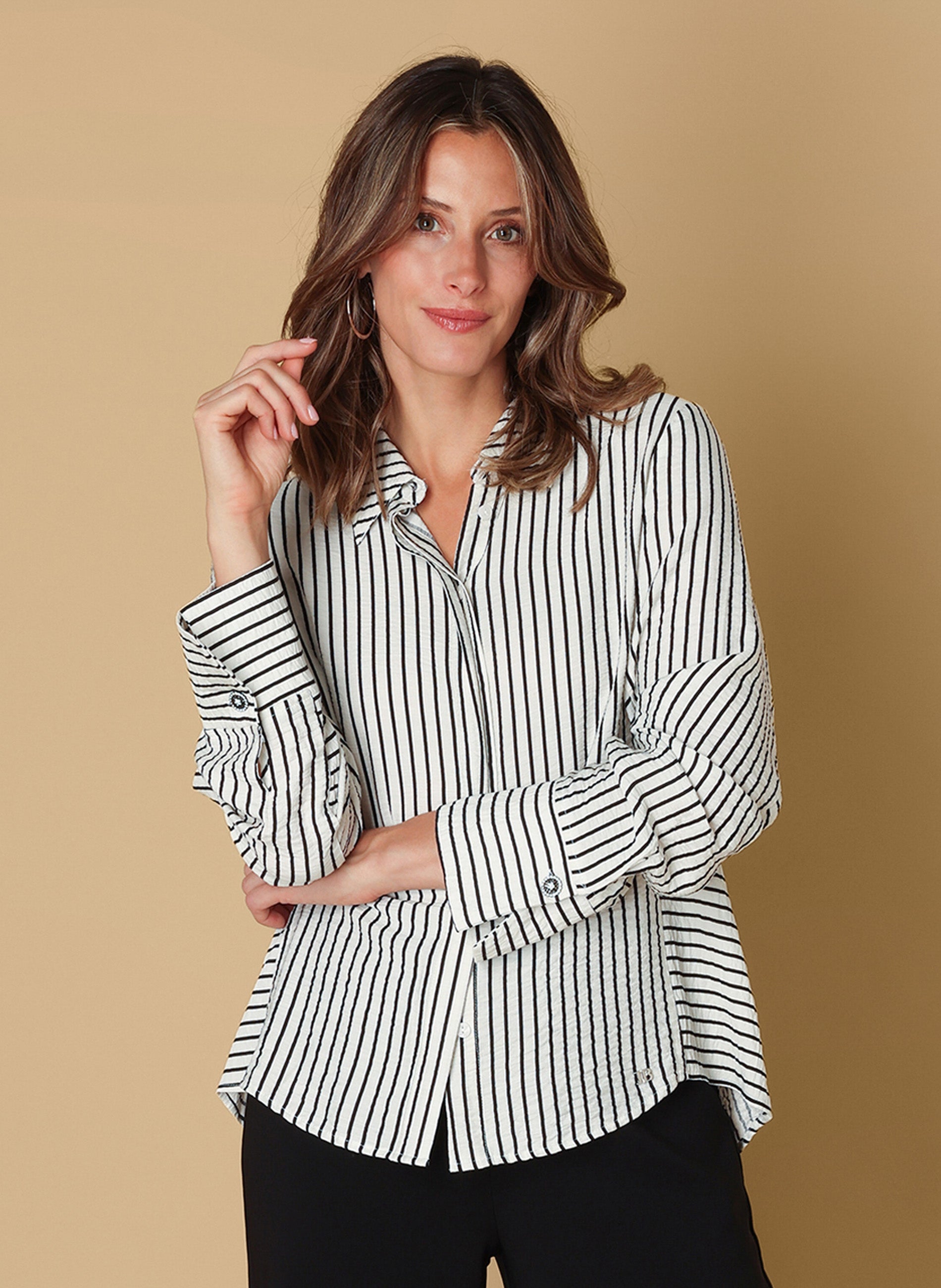 Syra | Off White/Black