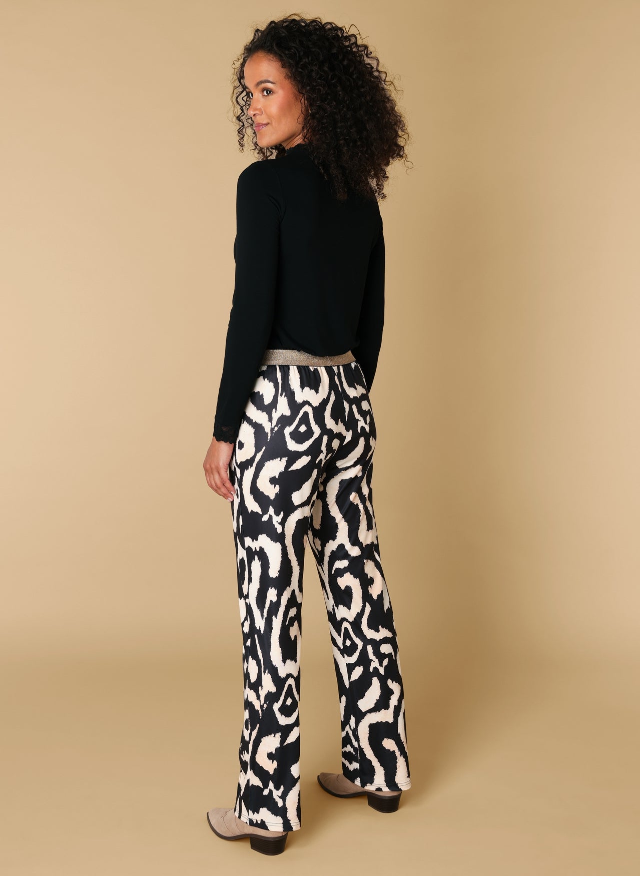 Raniya | Black