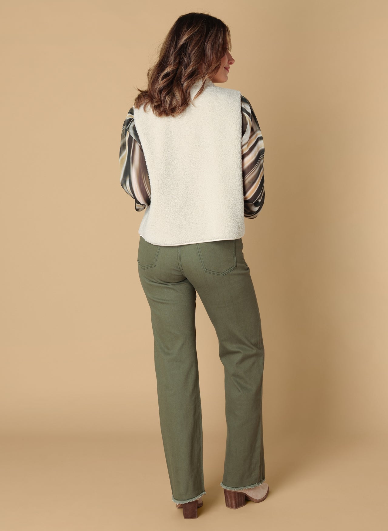 Shery | Off White