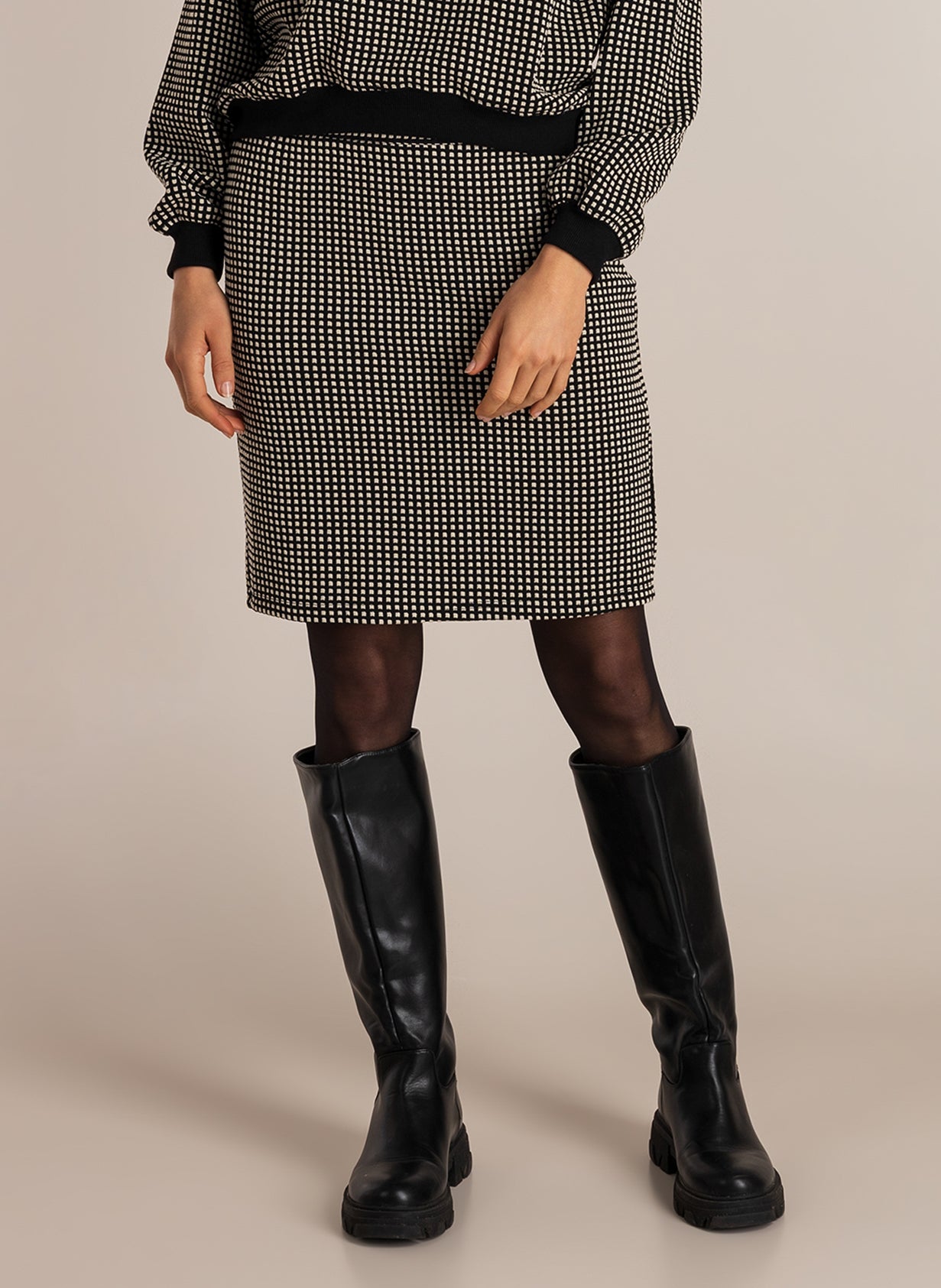 Suse | Black/Off White