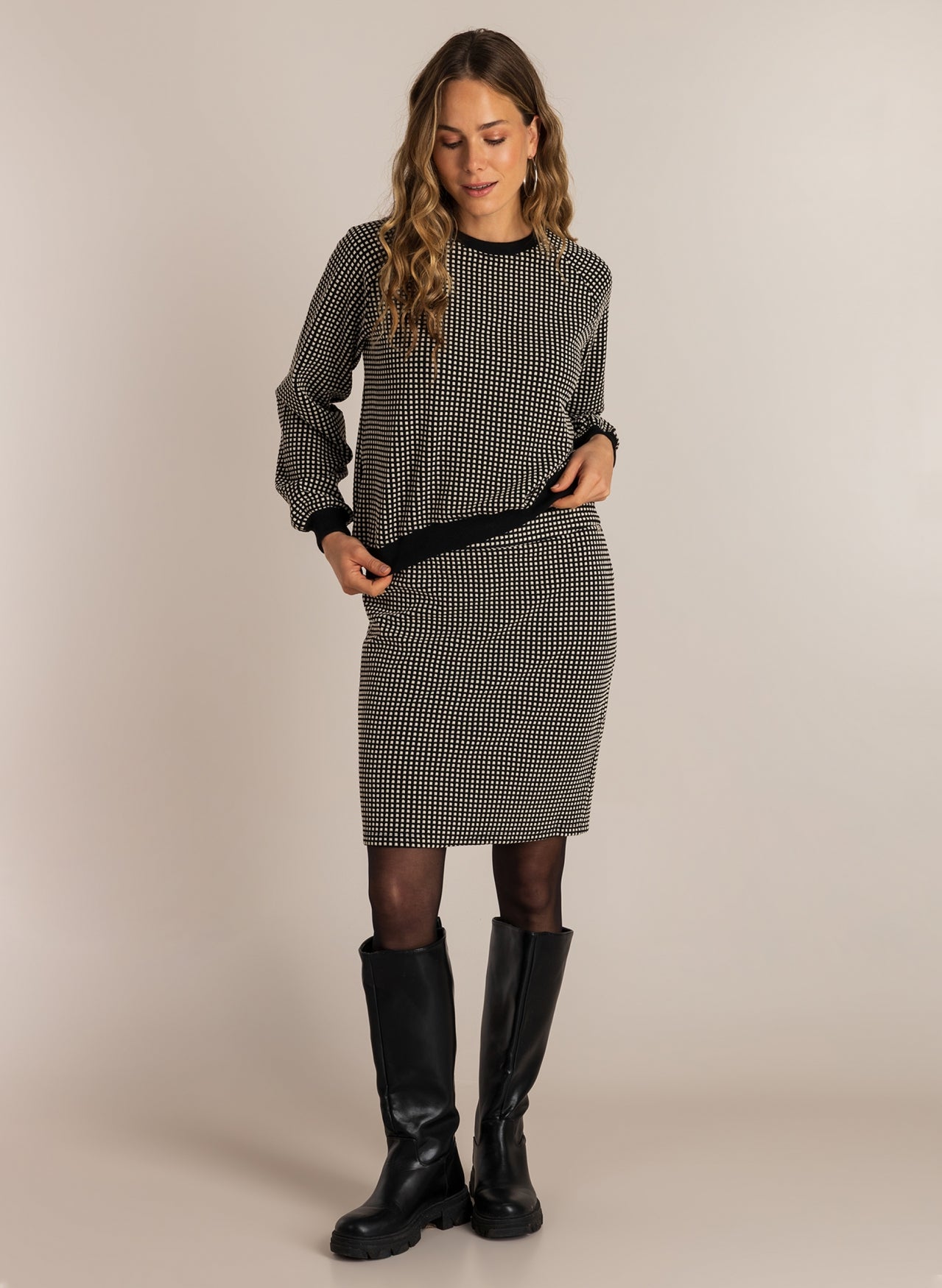 Suse | Black/Off White