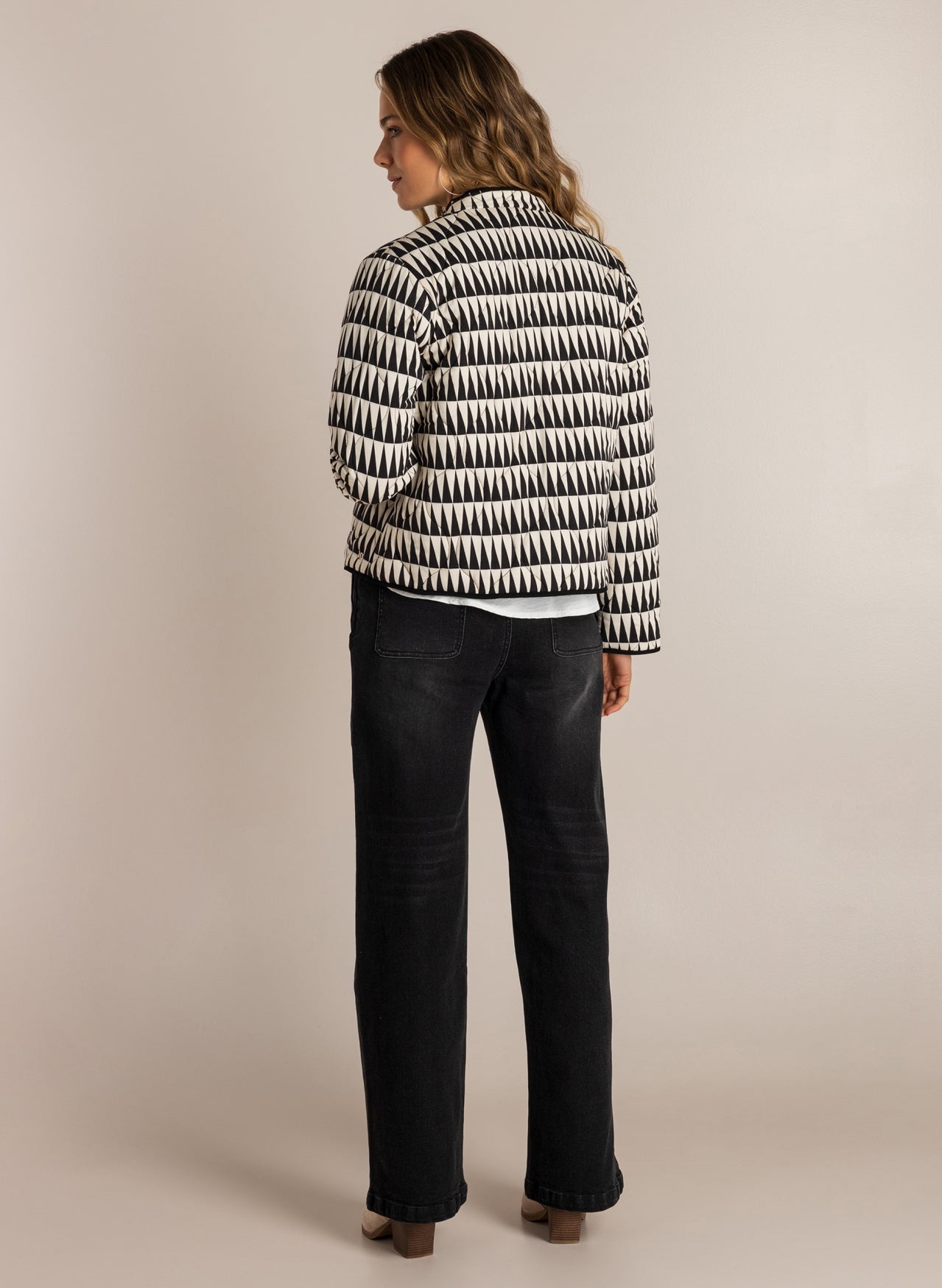 Sella | Off White/Black