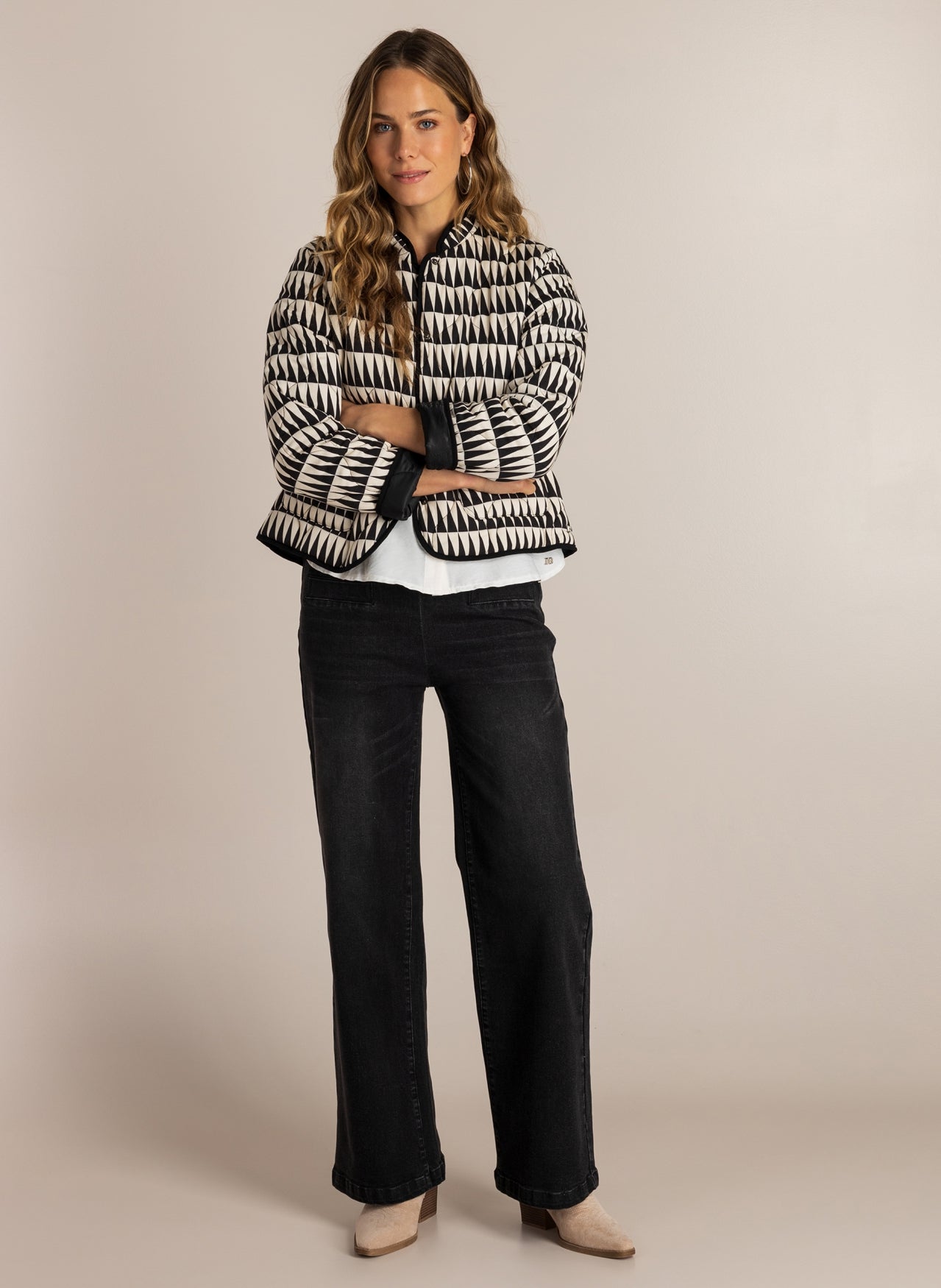 Sella | Off White/Black