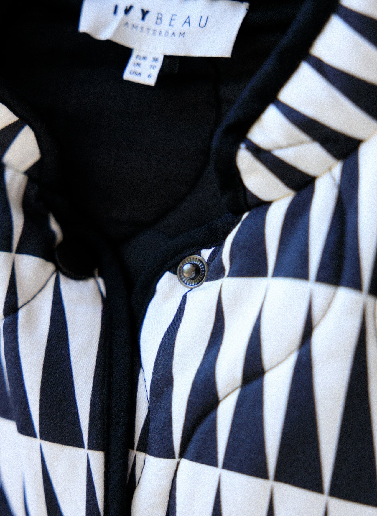 Sella | Off White/Black