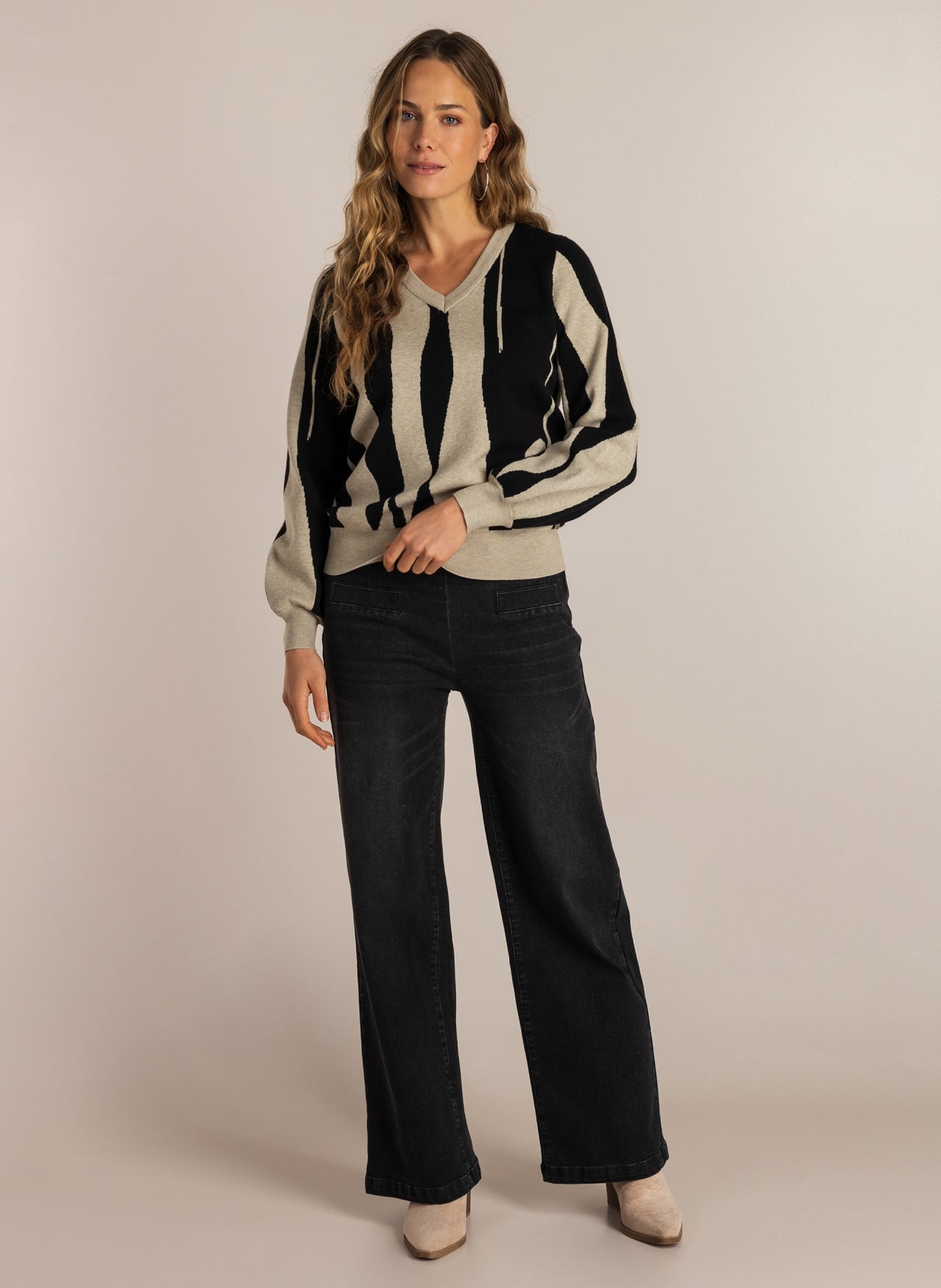 Suvi | Black/Multi-Colour