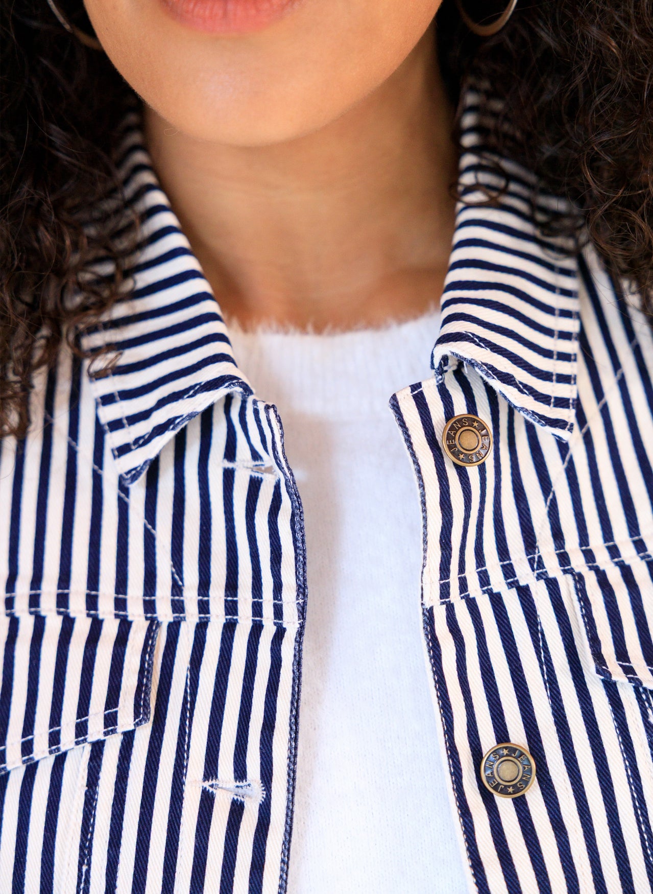 Vaneeza | Off White/Night Blue