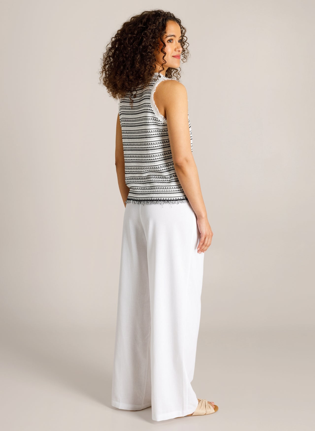 Caitlin | White/Black