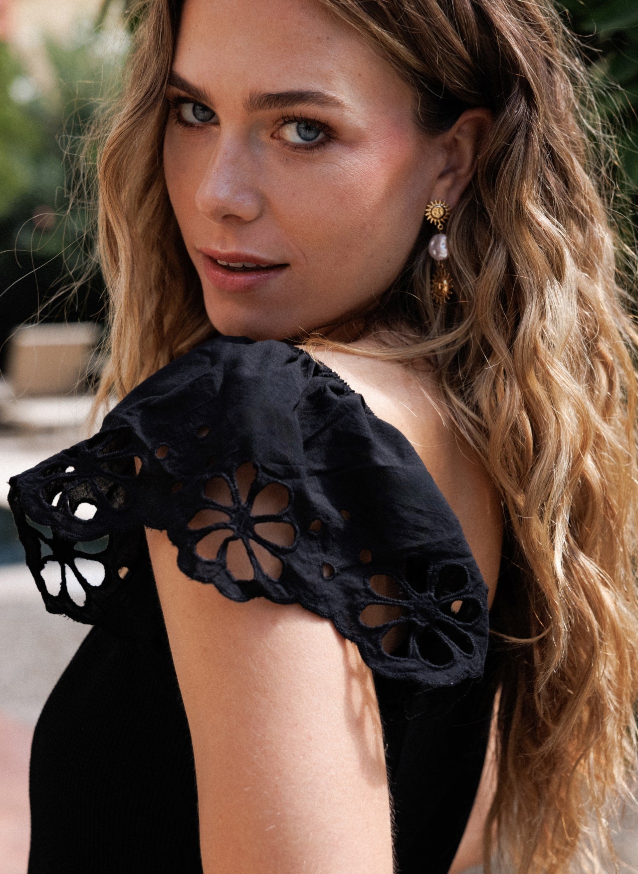 Carly | Black
