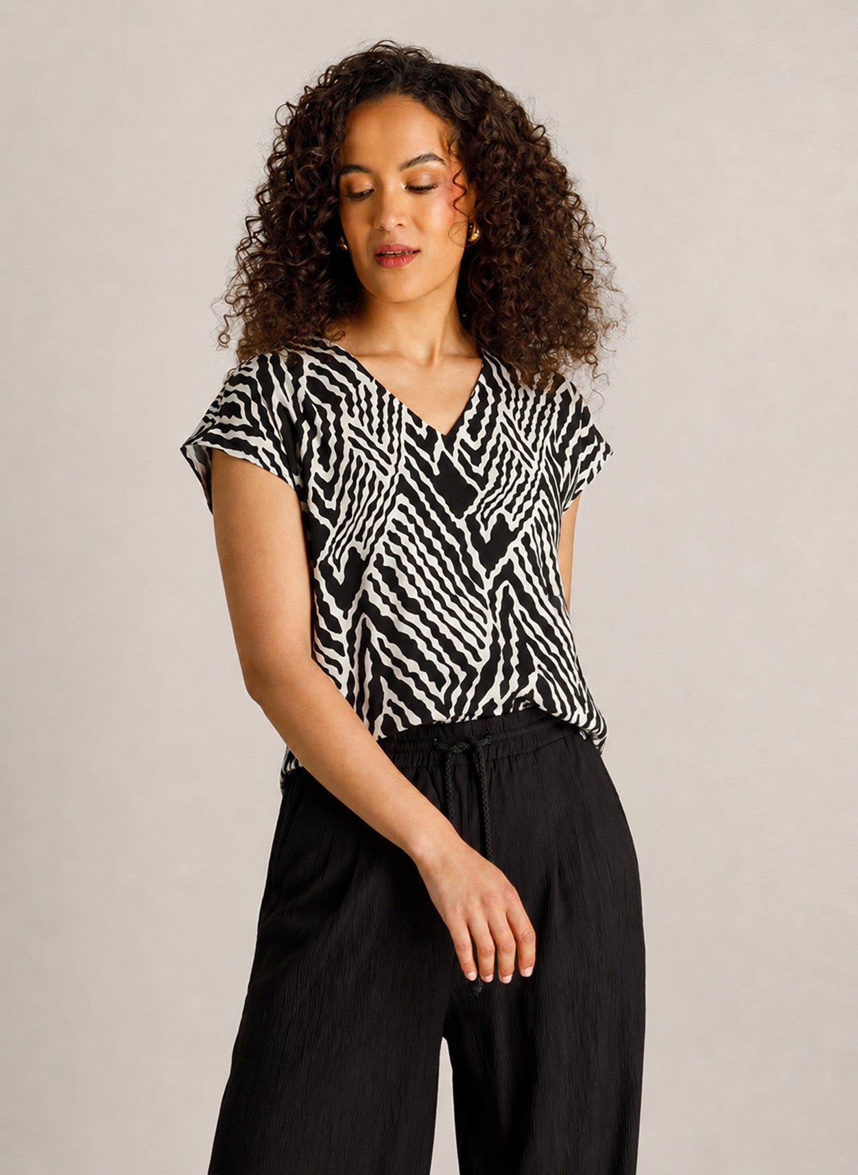 Christy | Black/White