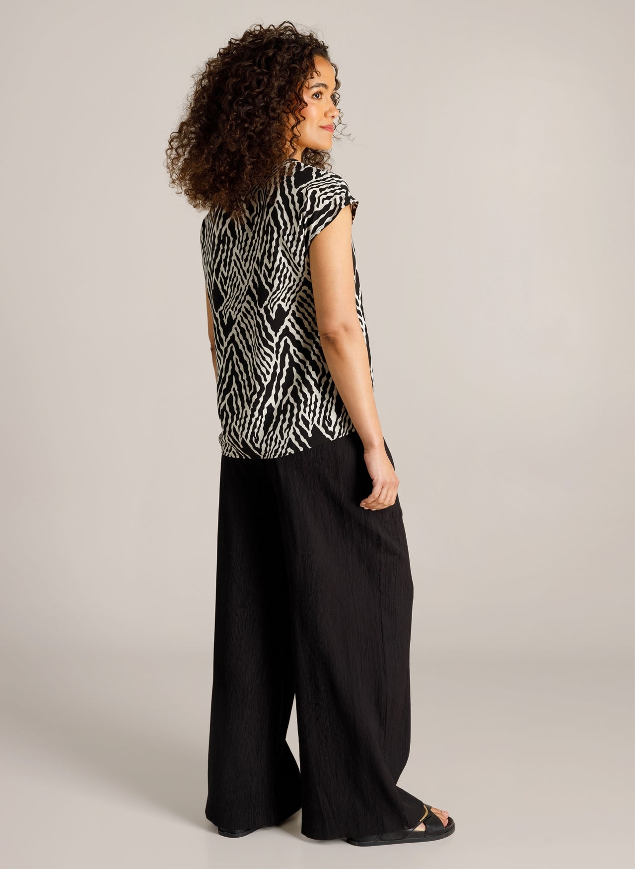Christy | Black/White