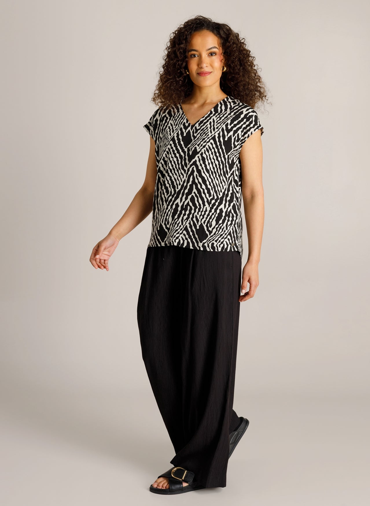 Christy | Black/White