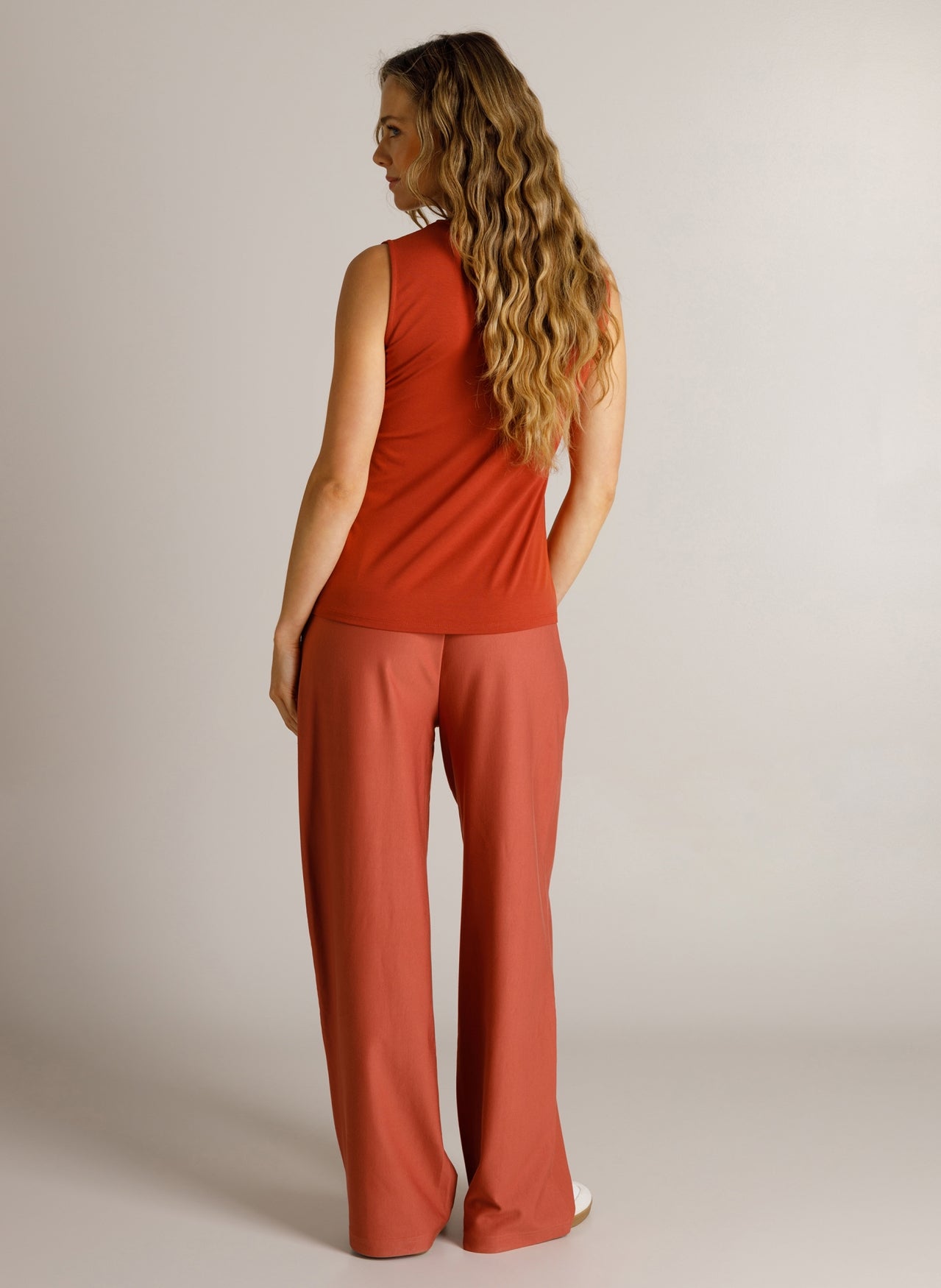 Dania | Barn Red