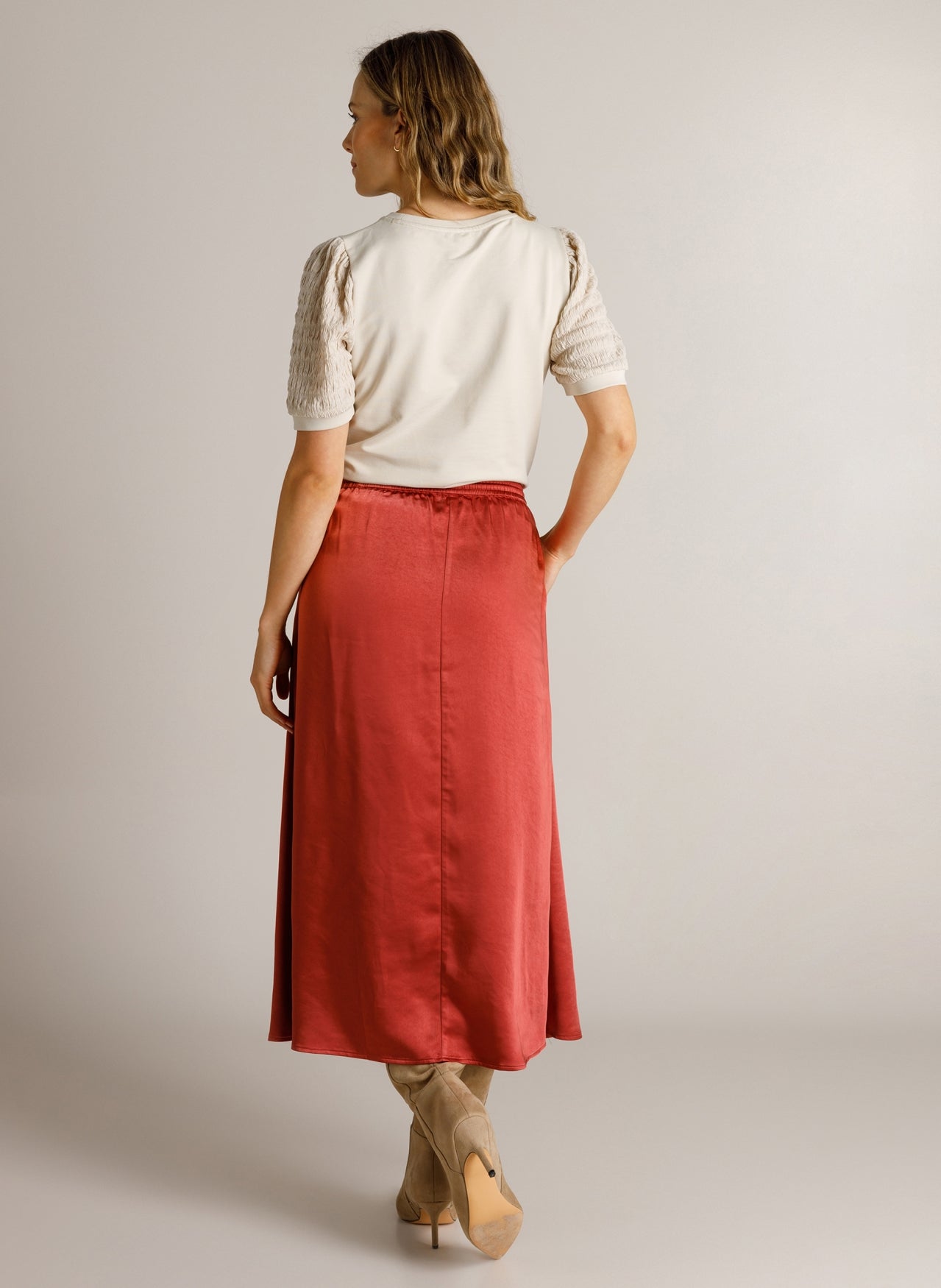 Dilana | Barn Red