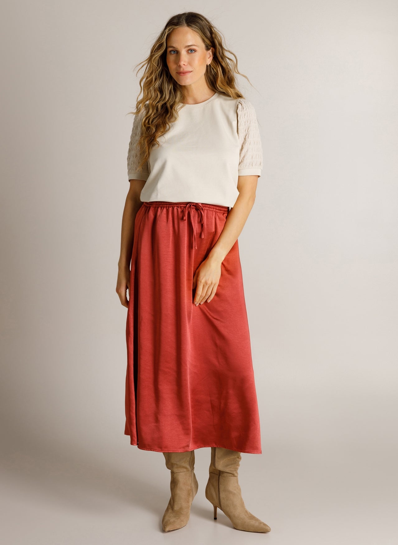 Dilana | Barn Red