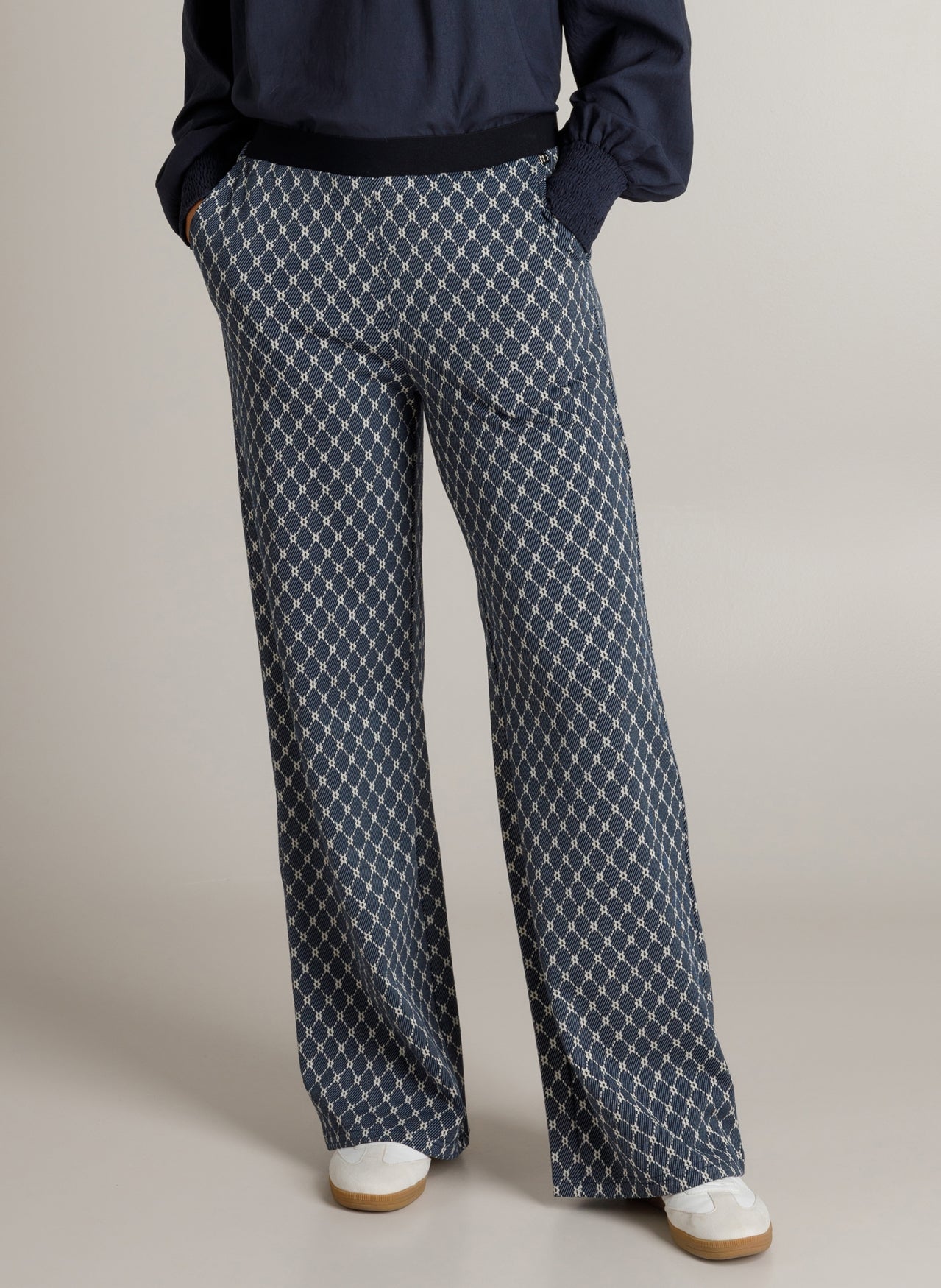 Hege | Dark Blue/Multi col