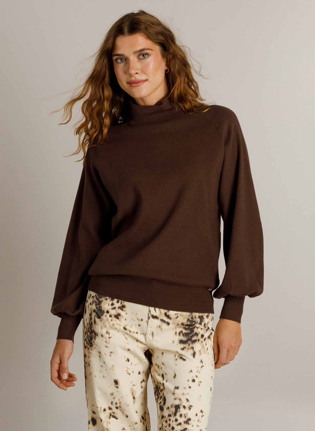 Kato | Chocolate Brown