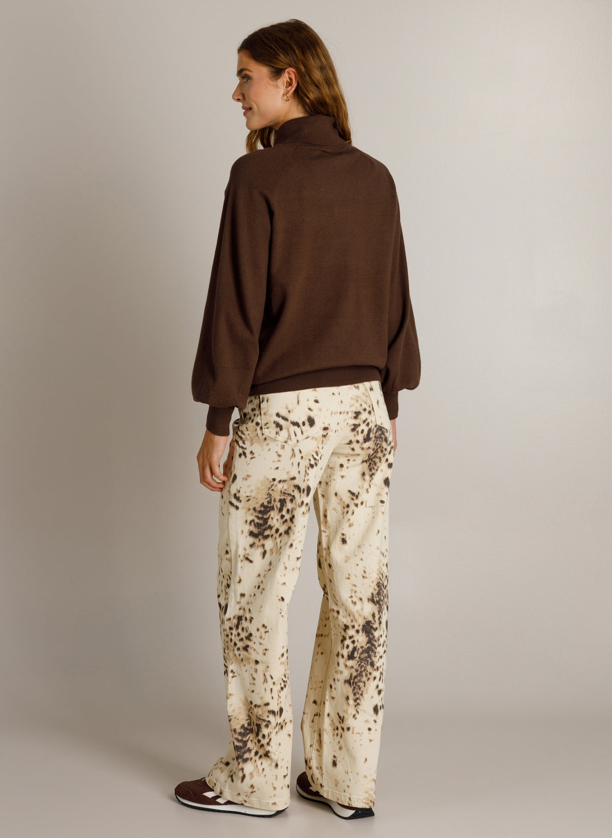Kato | Chocolate Brown